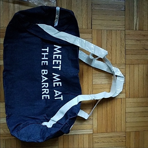 🌺 MEET ME AT THE BARRE Private Party gym bag - Picture 3 of 7